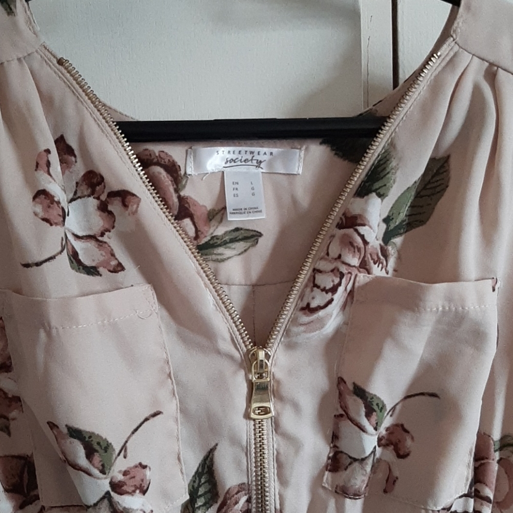 Beautiful never worn blouse - Picture 2 of 2